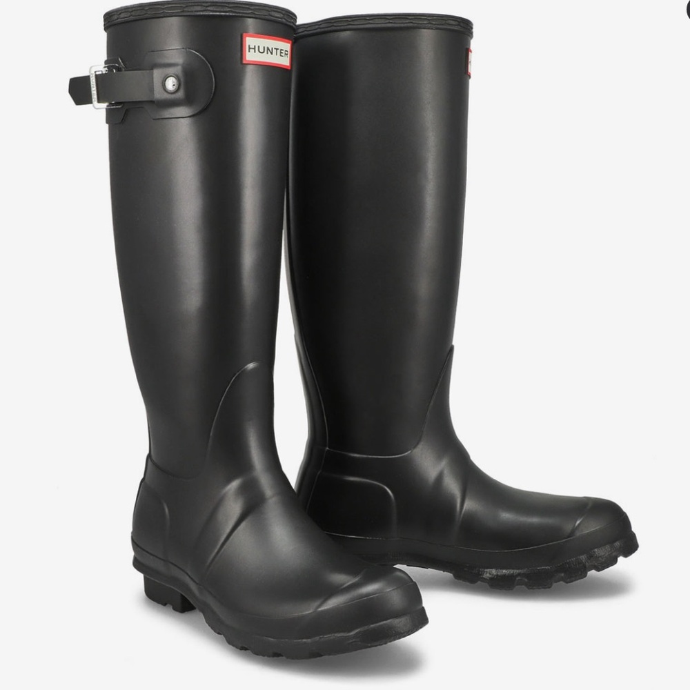 Hunter Rain boots (tall, navy)